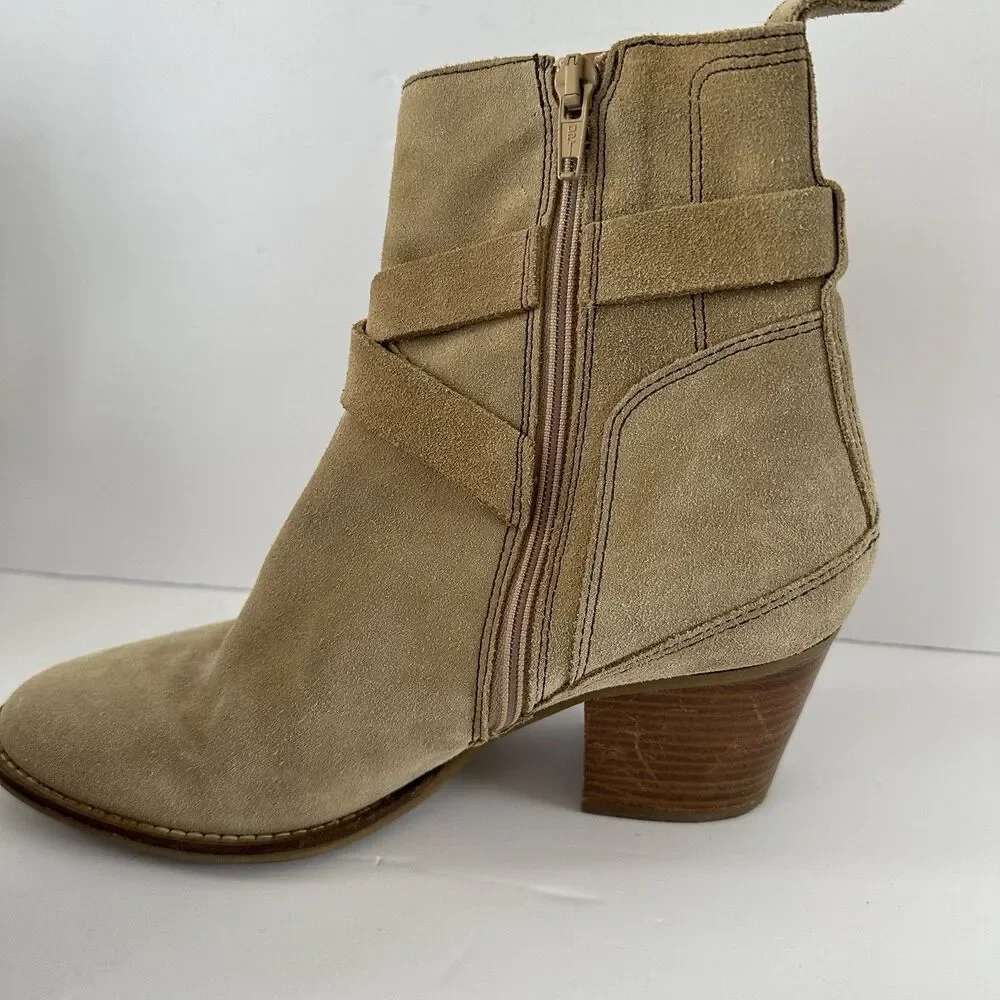 Hunter Refined Strap Boot Suede Sand Brown Size 6M Booties Womens